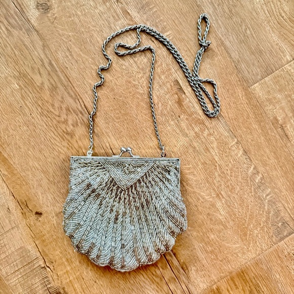 La Regale Handbags - Vtg La Regale Beaded Clam Seashell Evening Purse Shoulder Clutch Silver Chain